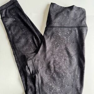Glyder High Waist Ankle Length Leggings. Black Snakeskin. Size Medium. Women.